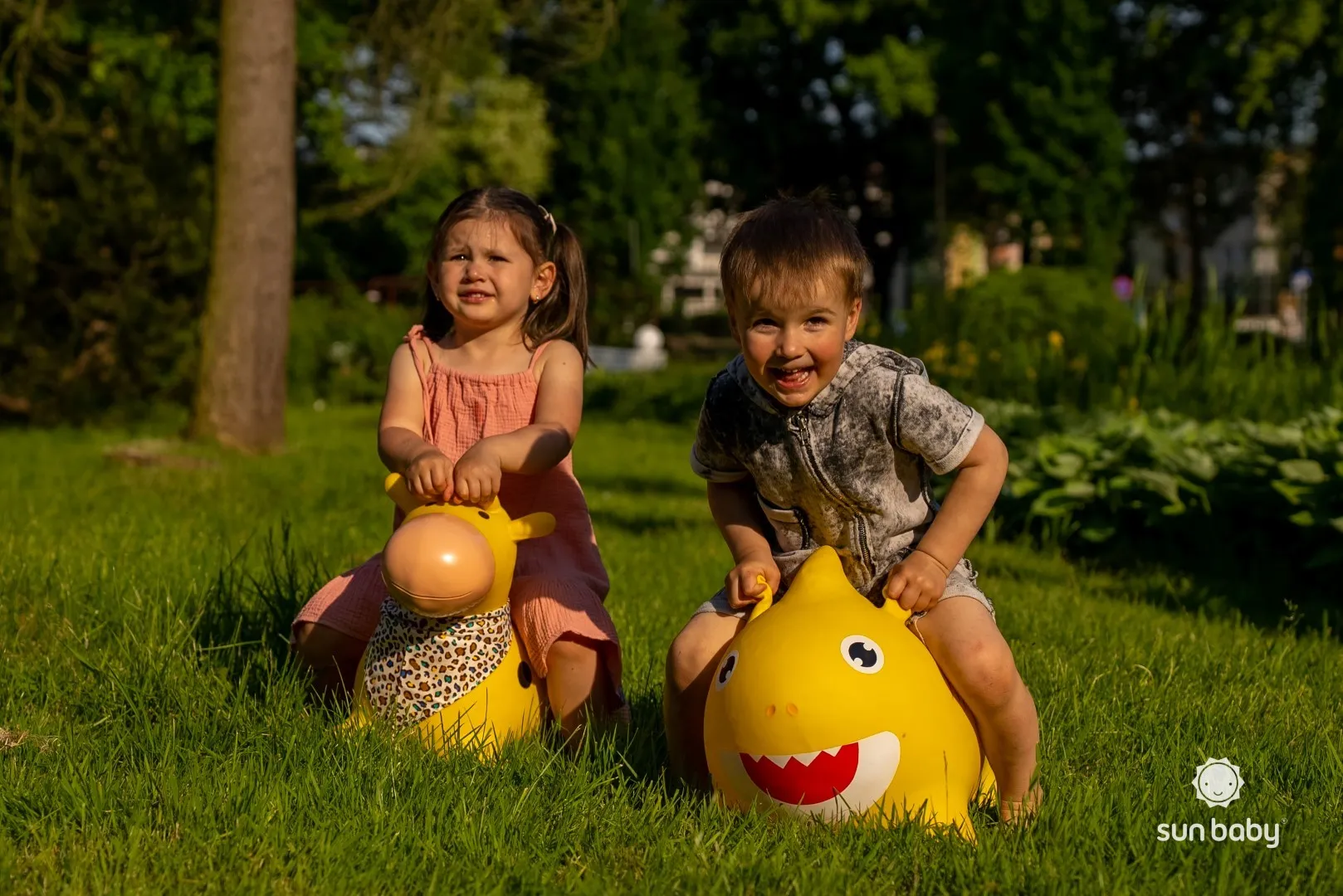 žuta žirafa za skakanje s maramom 60cm - slika 4