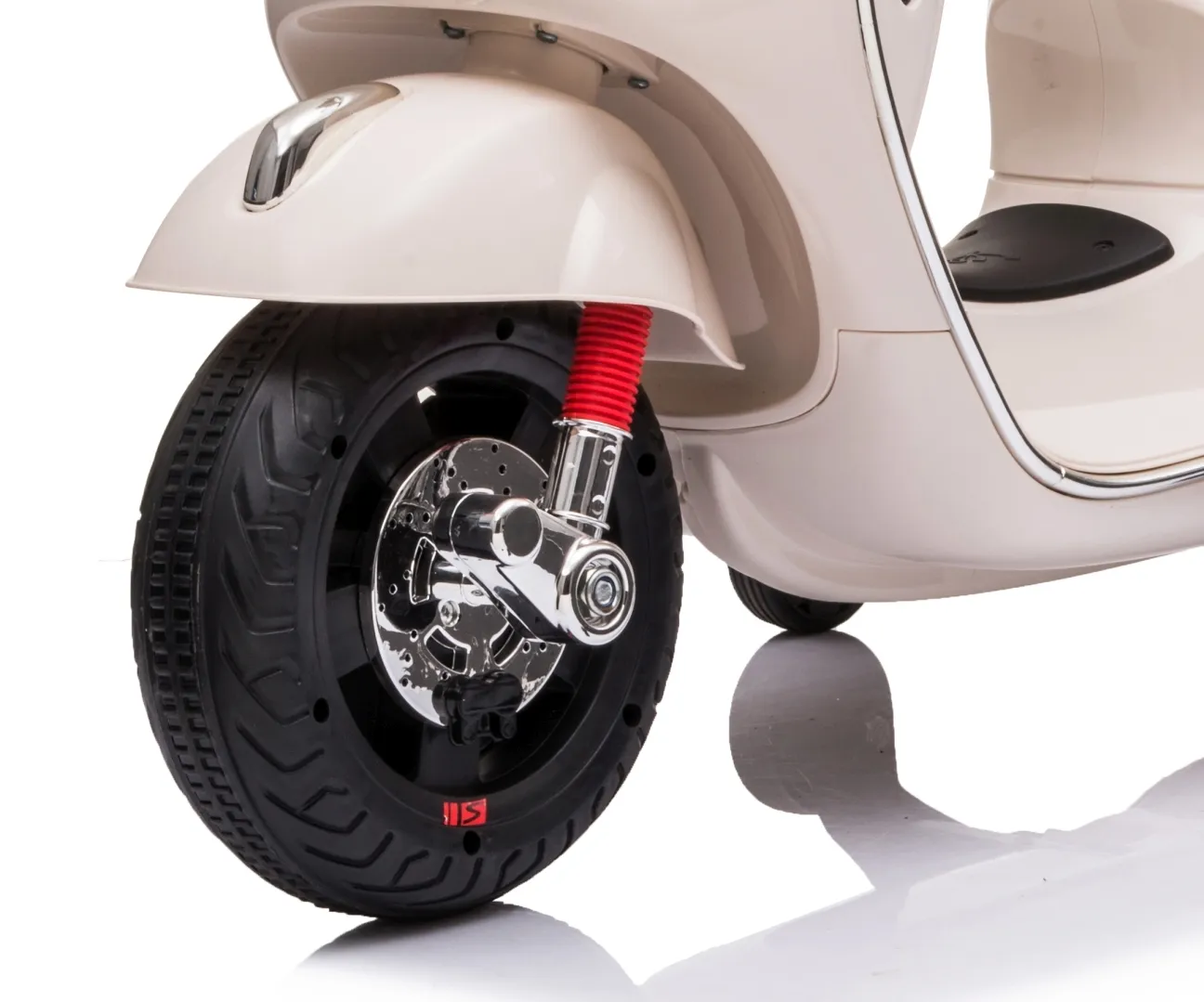 vespa gts super white vozilo na akumulator - slika 7