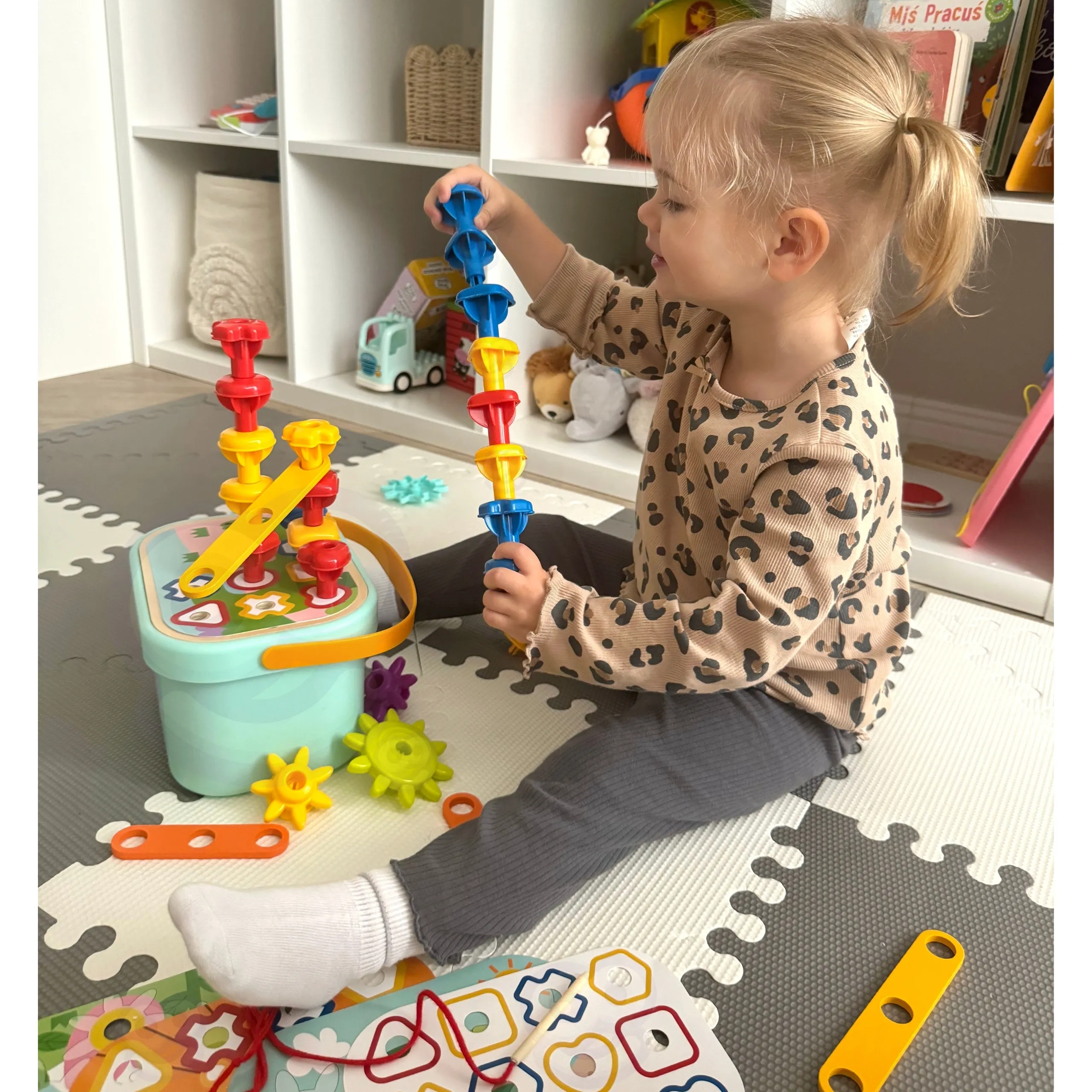 woopie green montessori slagalica s klinovima u kutiji, toranj s perlicama - slika 7