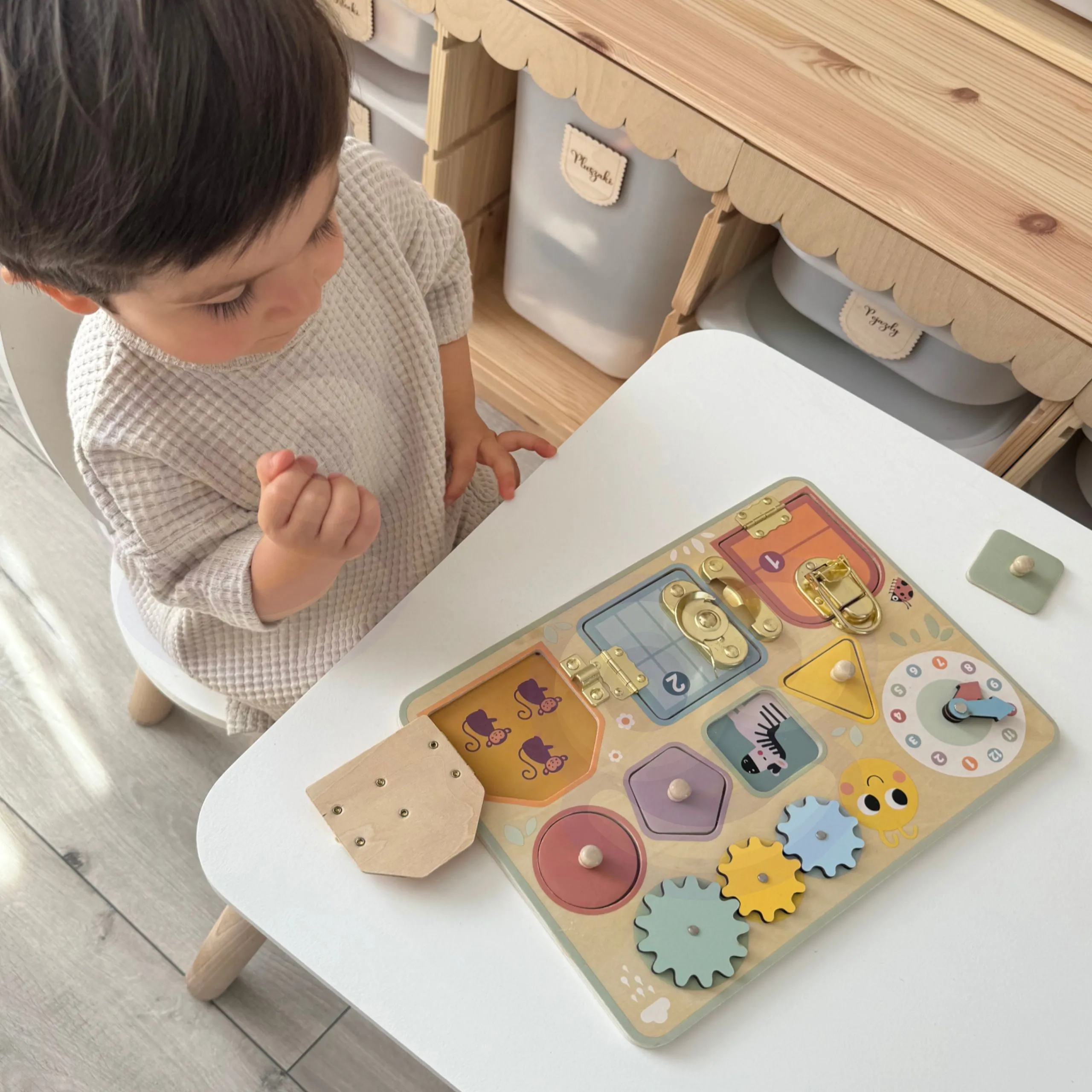 tooky toy manipulativna ploča sa bravama, zupčanicima, sorterom i satom - slika 6