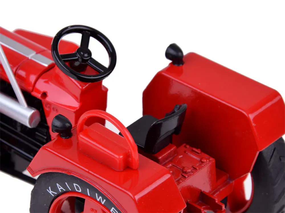 metalni crveni traktor u omjeru 1:18 - slika 9