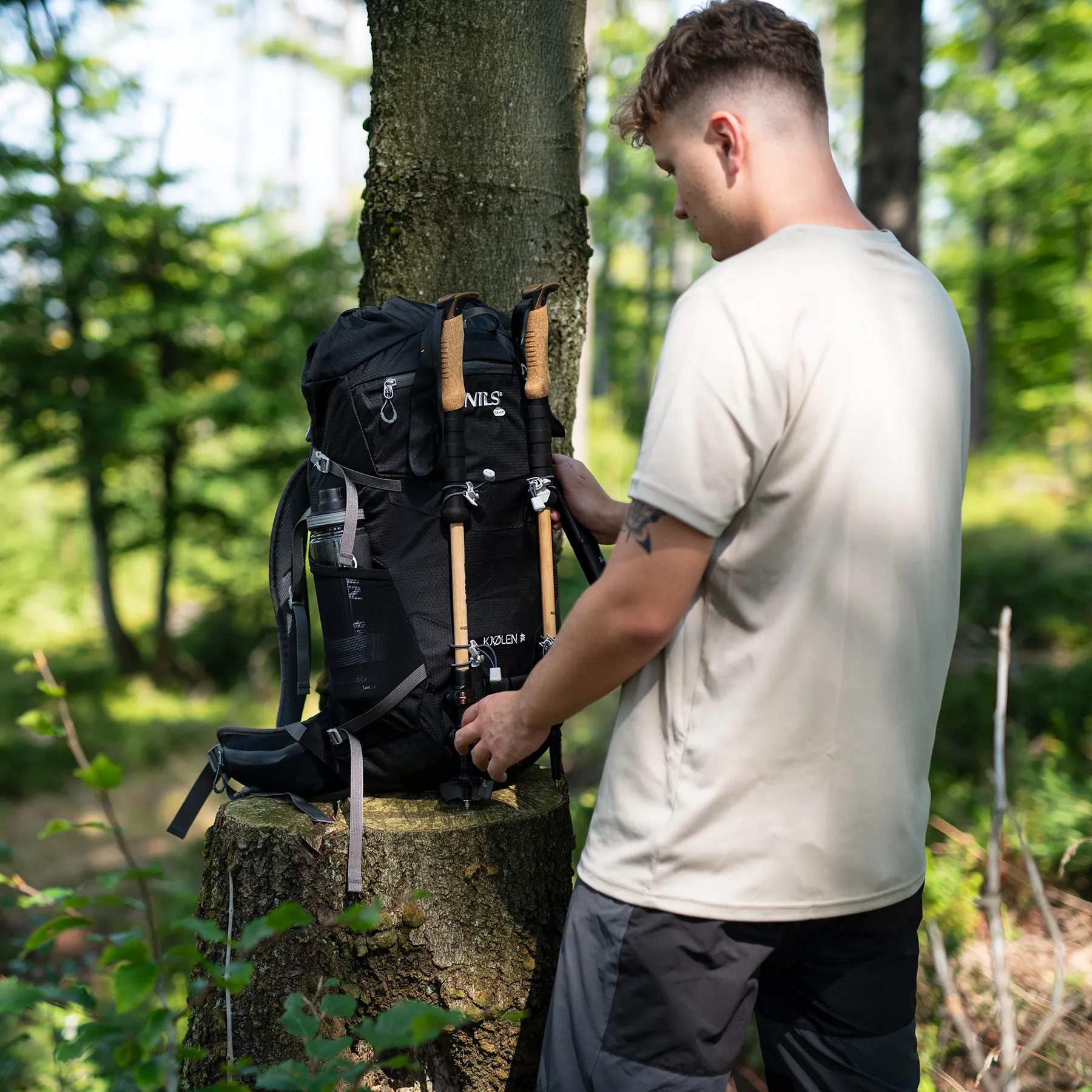 putni ruksak crna boja 40l - slika 10