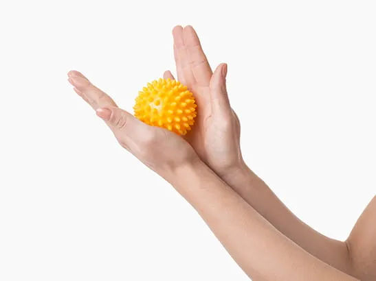 tullo šiljasta masažna loptica 6,6cm žuta - slika 8