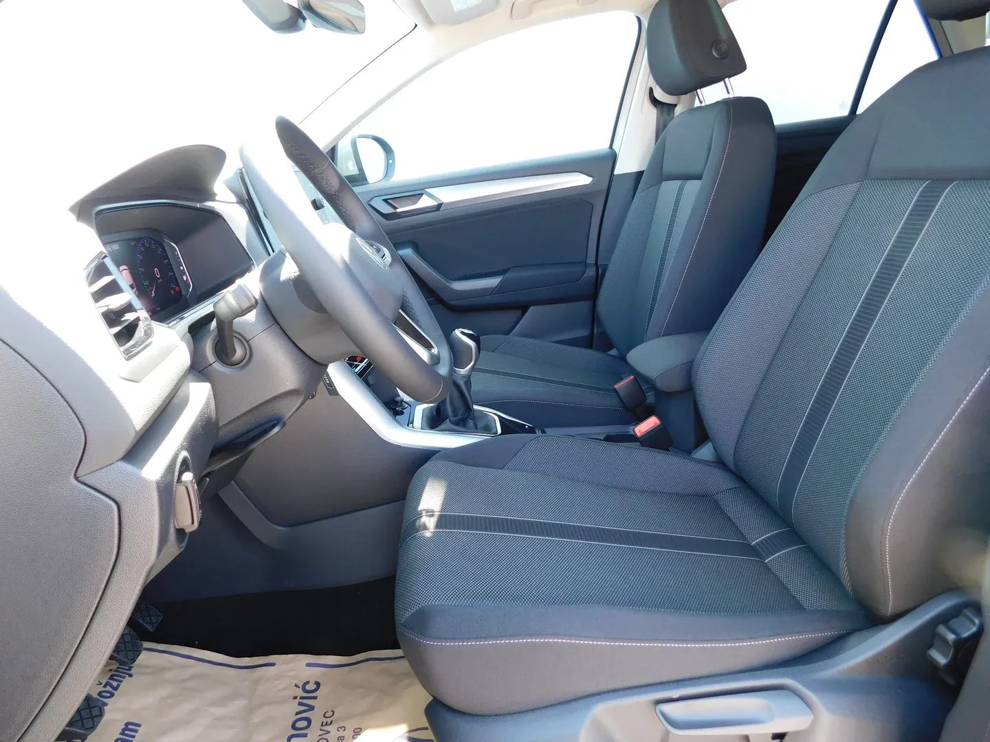 12834 volkswagen t-roc 1.0 tsi 4life - slika 8