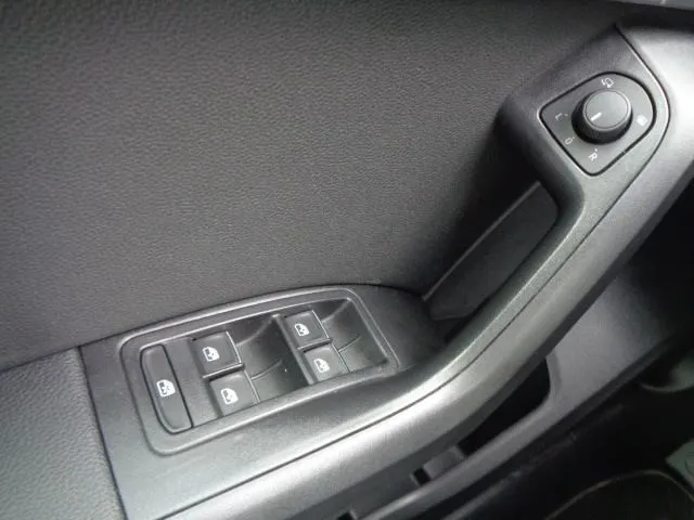 seat ateca 1,6 tdi dsg style; automatik; virtual; r.kamera; navi; led - slika 23