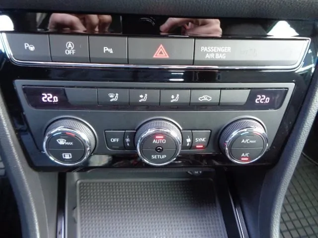 seat ateca 2,0 tdi dsg fr; hr auto; r. kamera; navigacija; alu 18".. - slika 20