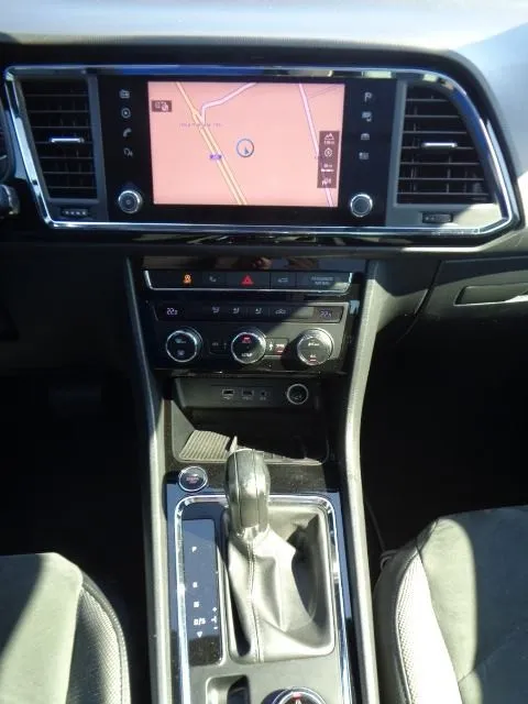 seat ateca 2,0 tdi dsg excellence; virtual; panorama; navi; 360 kamera - slika 18