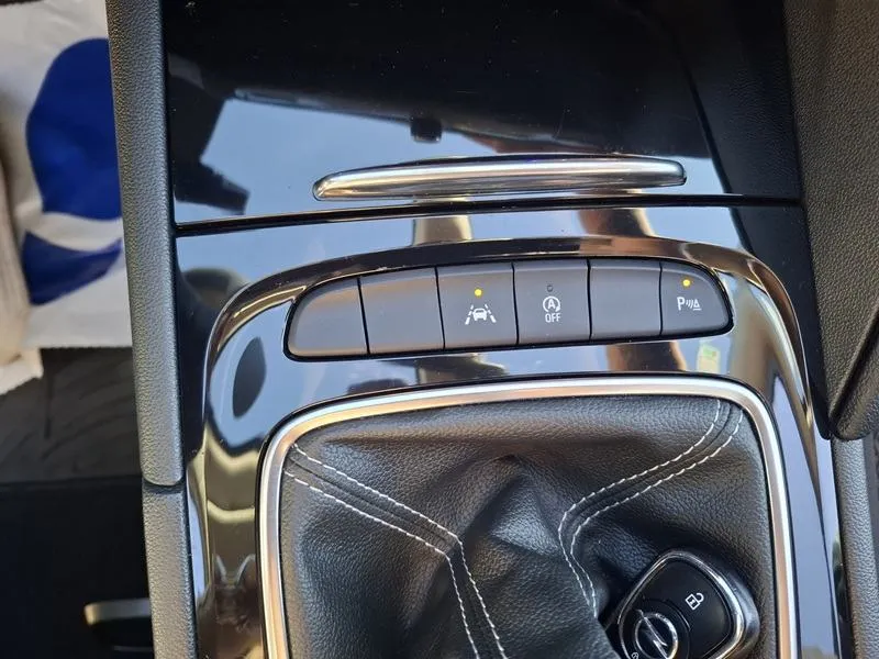opel insignia 1,6 cdti*136ks*klima*tempomat* - slika 14