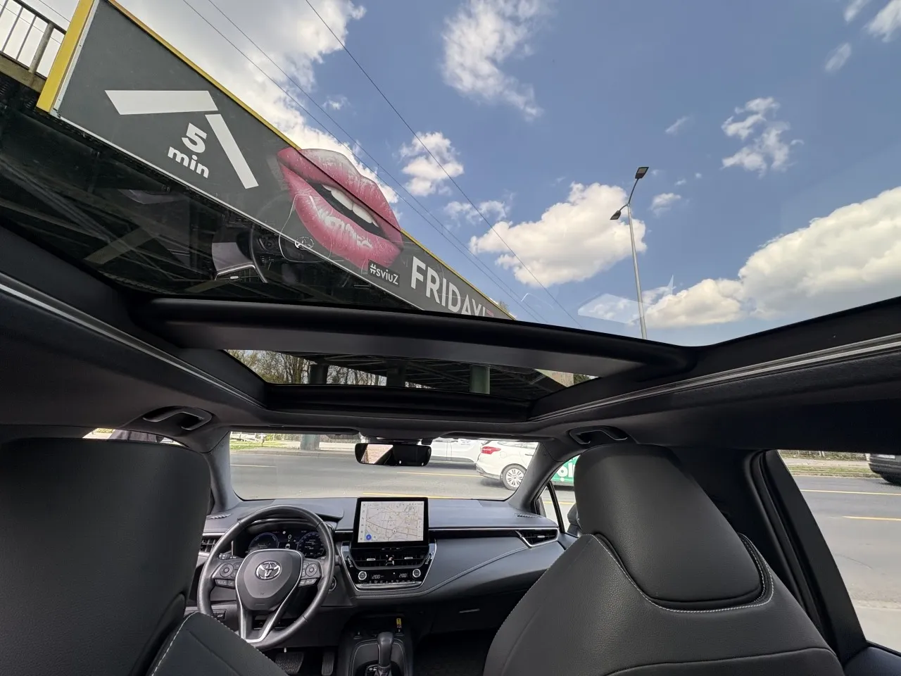 toyota corolla ts hybrid 1,8 vvt-i executive aut. - slika 15