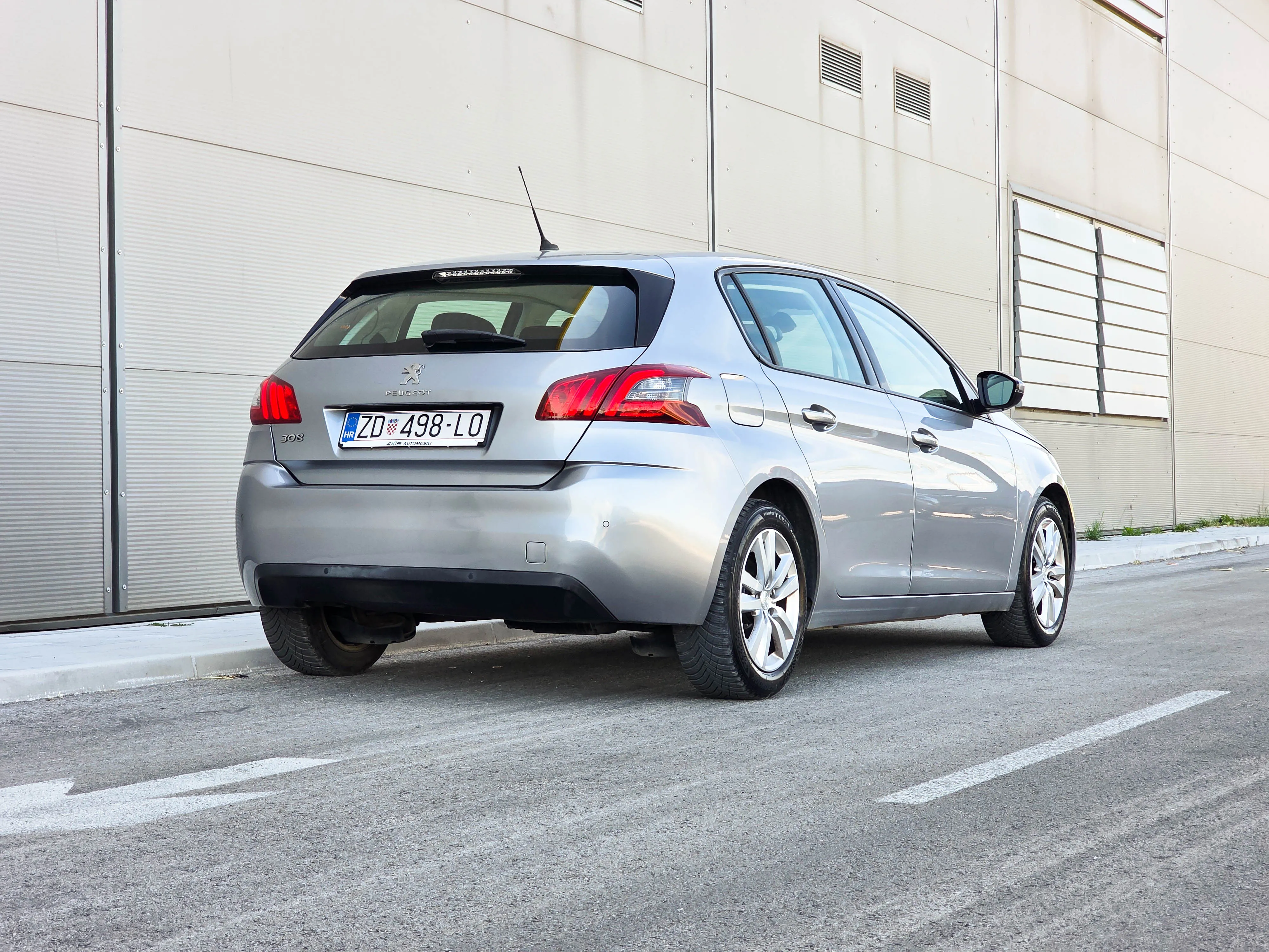 peugeot 308 1,5bluehdi |hr auto |novi lanac |2seta guma| serv |jamstvo - slika 12