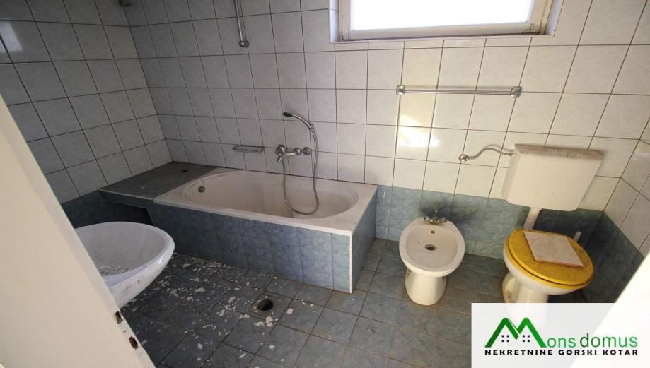 kuća za nas i dva apartmana za najam (prodaja) - slika 7