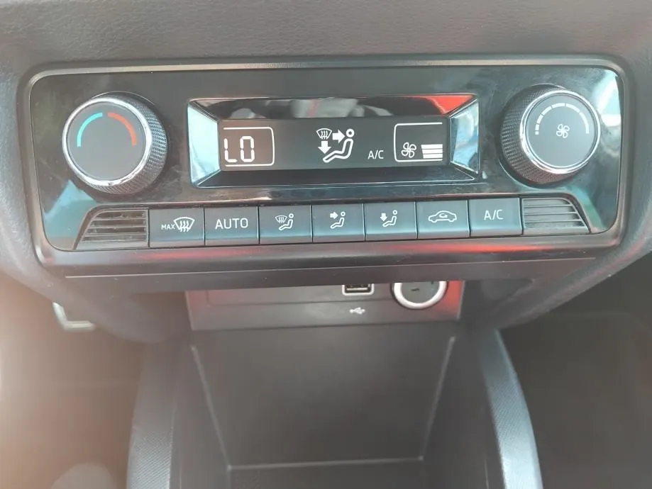 škoda fabia combi 1,0 tsi monte carlo,hr auto,led,pano,kam,garancija! - slika 15