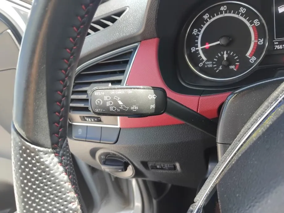 škoda fabia combi 1,0 tsi monte carlo,hr auto,led,pano,kam,garancija! - slika 16