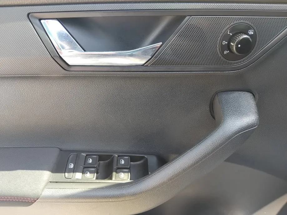 škoda fabia combi 1,0 tsi monte carlo,hr auto,led,pano,kam,garancija! - slika 19