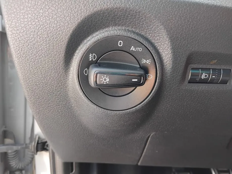 škoda fabia combi 1,0 tsi monte carlo,hr auto,led,pano,kam,garancija! - slika 20