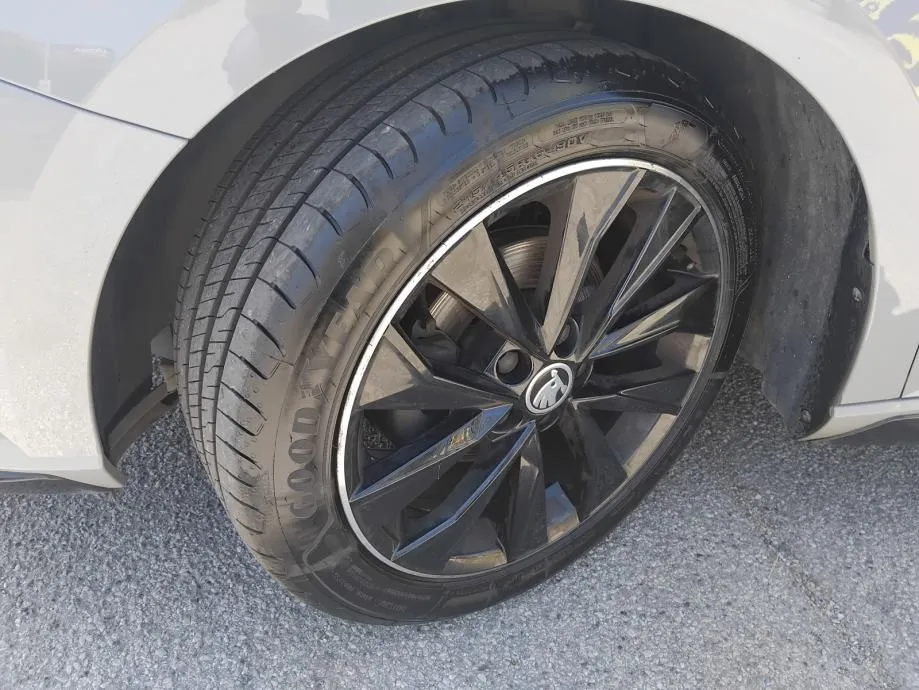 škoda fabia combi 1,0 tsi monte carlo,hr auto,led,pano,kam,garancija! - slika 23