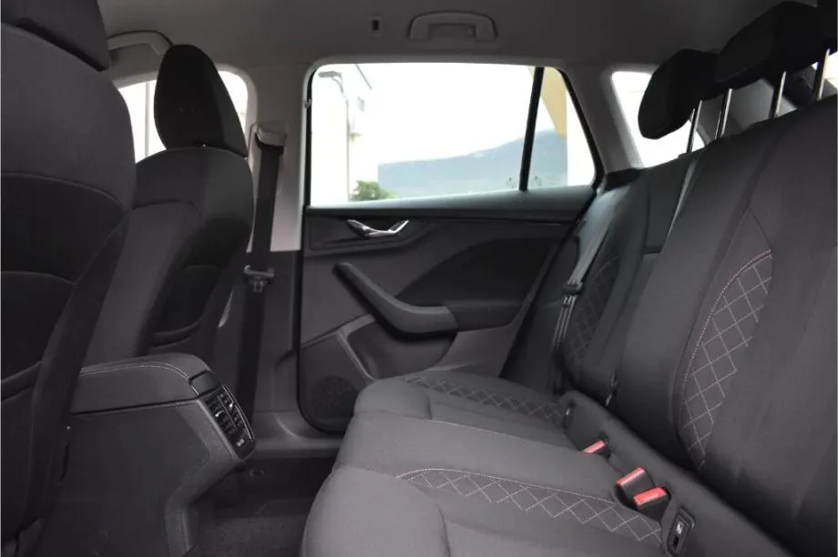 škoda kamiq 1.6 tdi automatik -virtual,kamera,acc,dab - ambition - slika 14