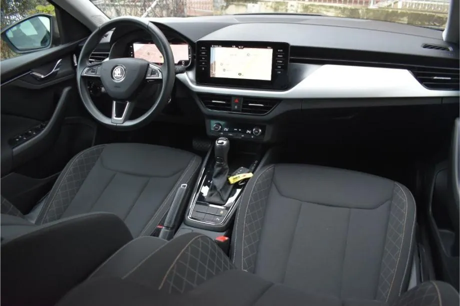 škoda kamiq 1.6 tdi automatik -virtual,kamera,acc,dab - ambition - slika 12