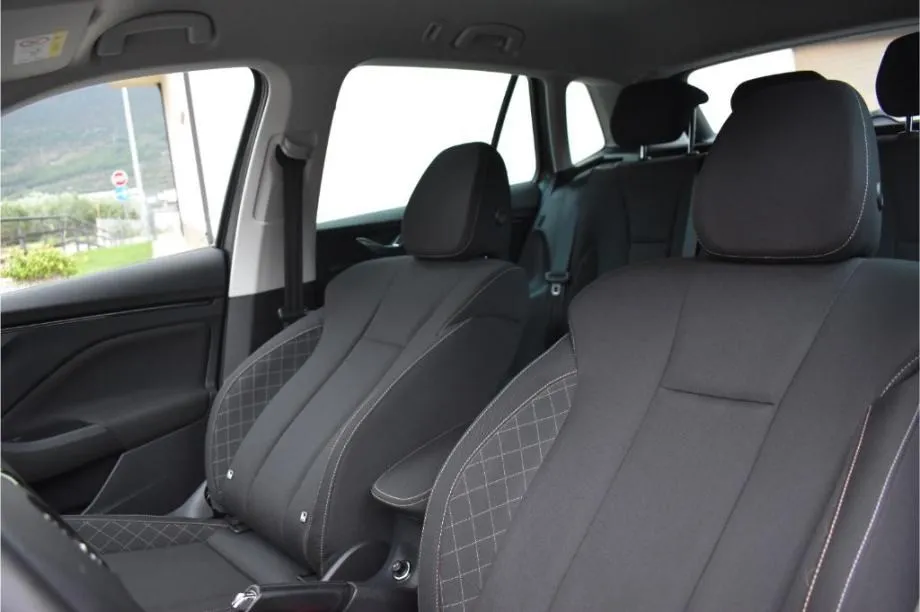 škoda kamiq 1.6 tdi automatik -virtual,kamera,acc,dab - ambition - slika 13