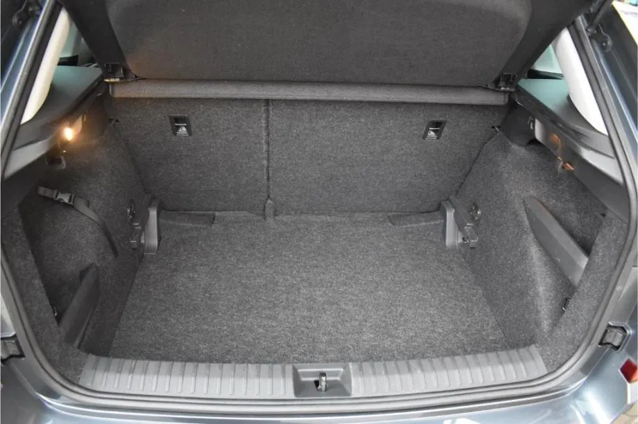 škoda kamiq 1.6 tdi automatik -virtual,kamera,acc,dab - ambition - slika 8