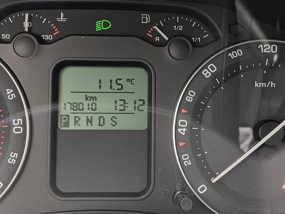 škoda octavia 2,0 tdi automatik,1vlasnik,hr-vozilo, - slika 5
