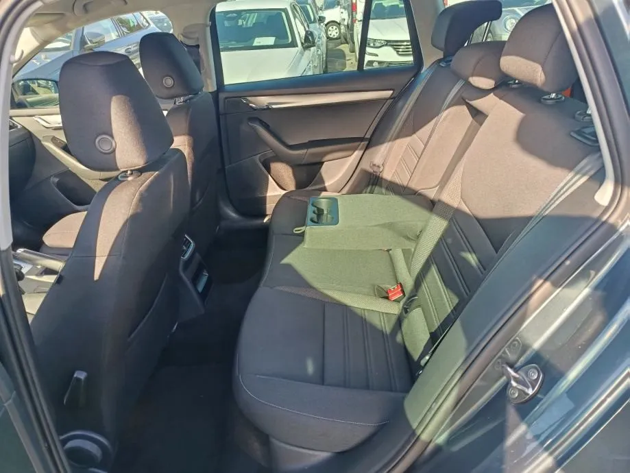 škoda octavia combi 1,6 tdi . jamstvo. leasing - slika 8