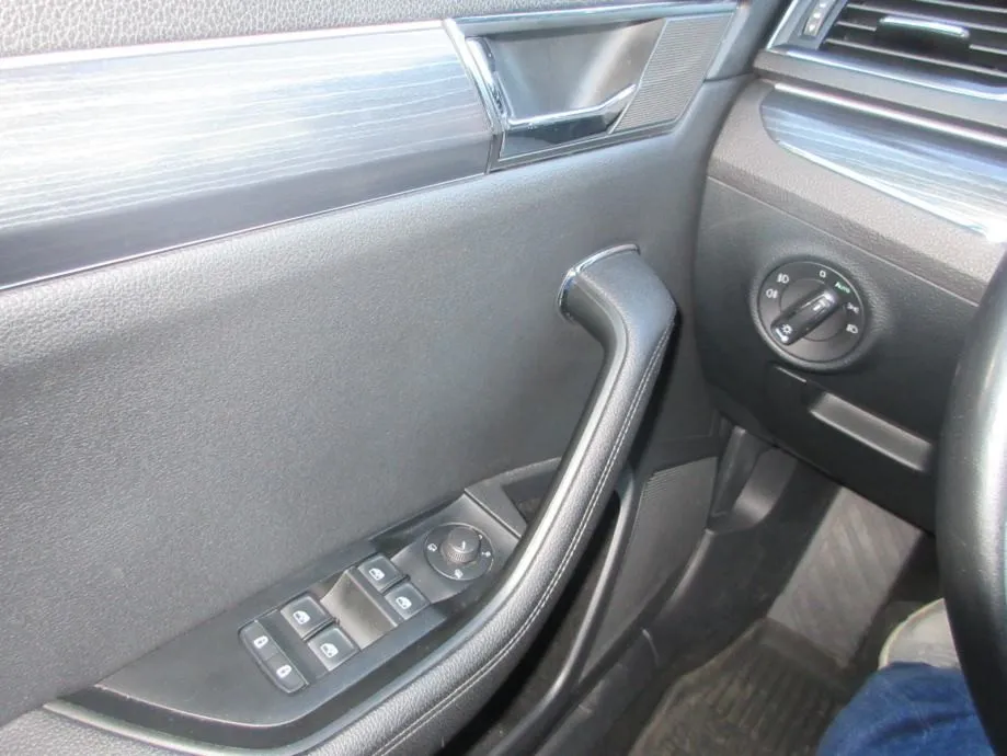 škoda superb 2,0 tdi dsg,150ks,premium,hr auto,u sus.pdv-a,toop,93tkm. - slika 19