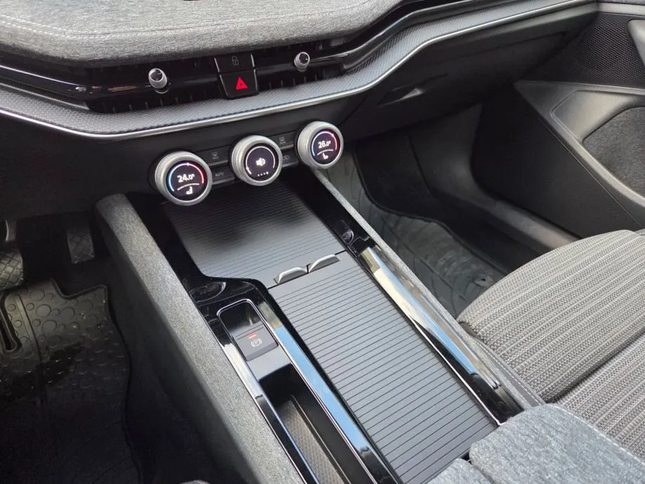 škoda superb combi, 2,0 tdi dsg, selection, matrix, virtual, ambi, reg - slika 9