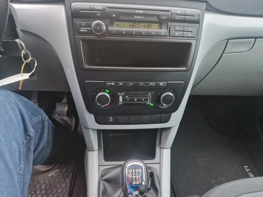 škoda yeti 2,0 tdi pocinčan kao nov 1.lak i 1.vlasnik mog pl karticama - slika 12