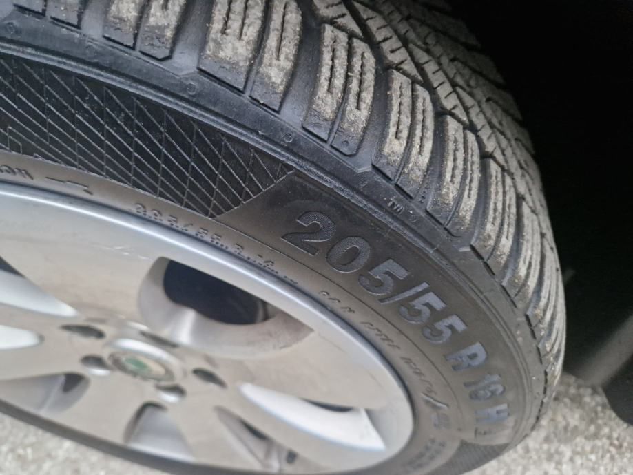 škoda yeti 2,0 tdi pocinčan kao nov 1.lak i 1.vlasnik mog pl karticama - slika 15