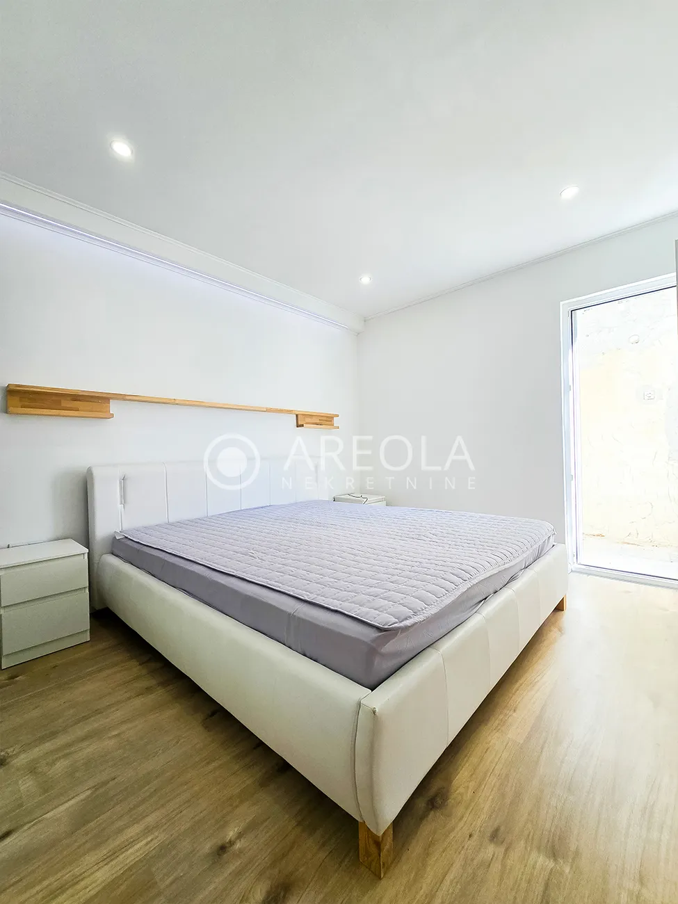 kaštel kambelovac - namješten trosoban stan - dugoročno! - slika 19