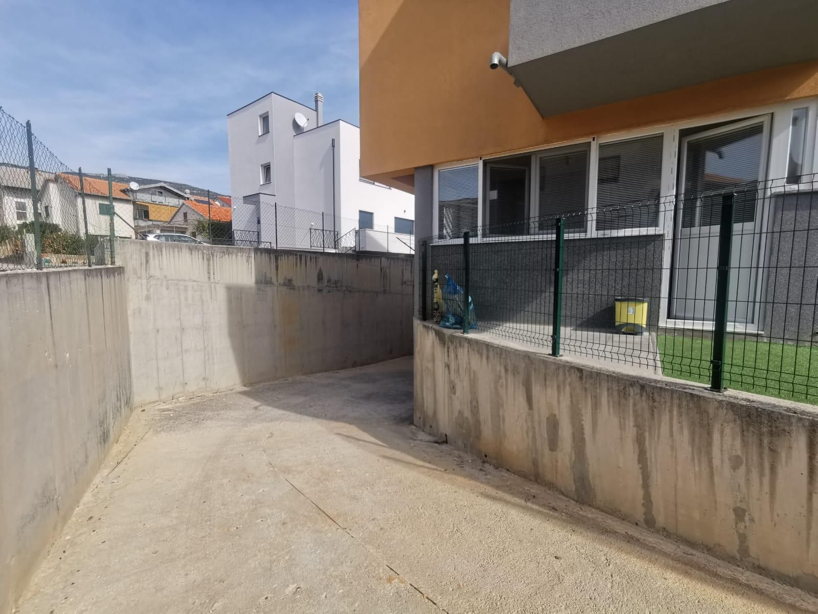 garaza kastel luksic 250 m2 - slika 12
