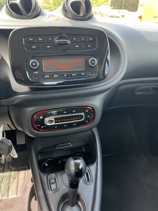 smart eq fortwo akcija ,12/2021, u sustavu pdv-a, reg.06/2025 - slika 13