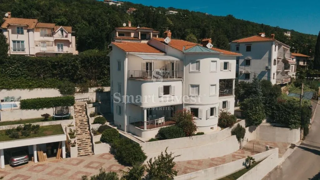 ičići, stan 2s+db s pogledom na more u vili s bazenom, za najam - slika 33