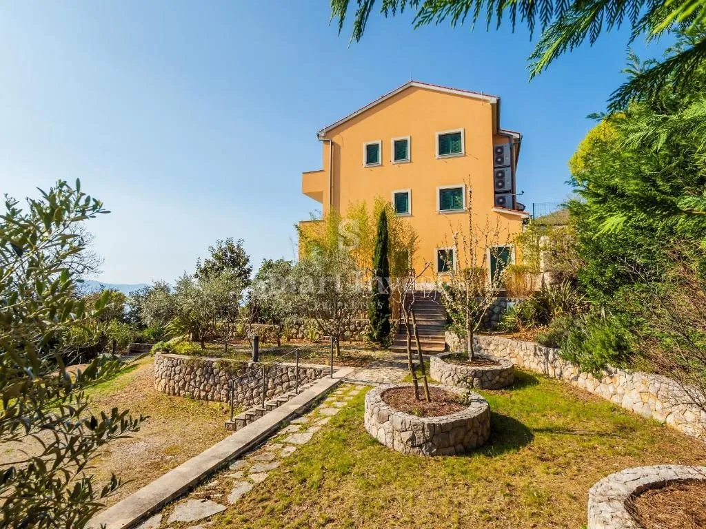 mošćenička draga, vila uz more s 6 apartmana i velikom okućnicom - slika 6
