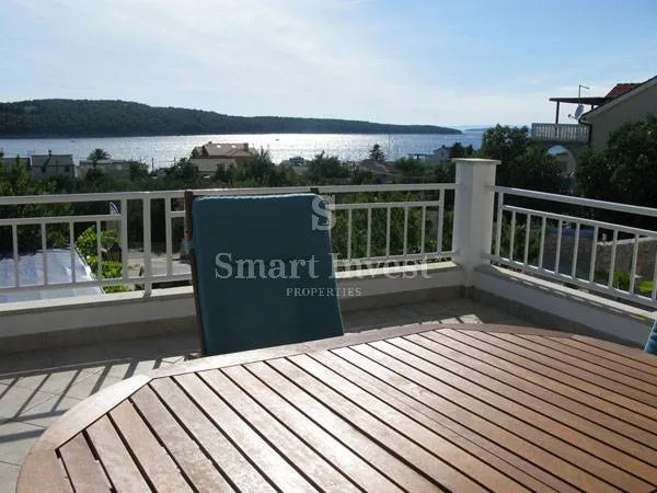 rab, apartmanska kuća sa bazenom i pogledom na more - slika 7