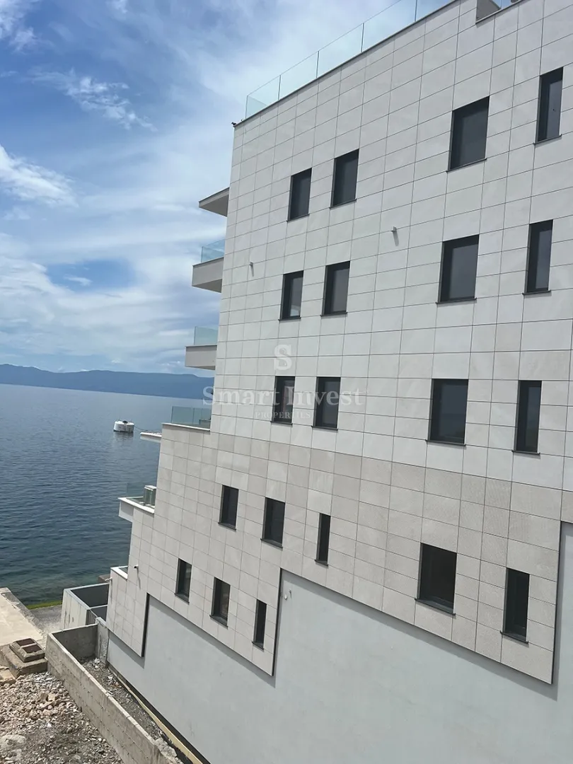 pećine, stan 3s+db s vrtom u novogradnji prvi red do mora (stan 3) - slika 14