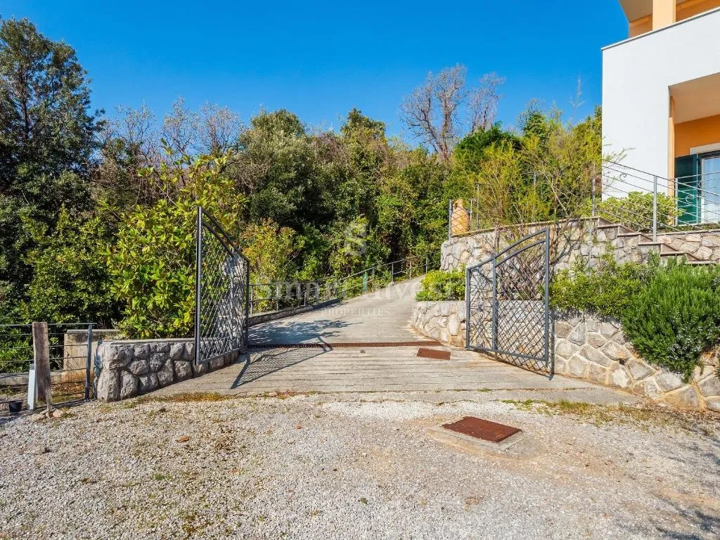 mošćenička draga, vila uz more s 6 apartmana i velikom okućnicom - slika 32