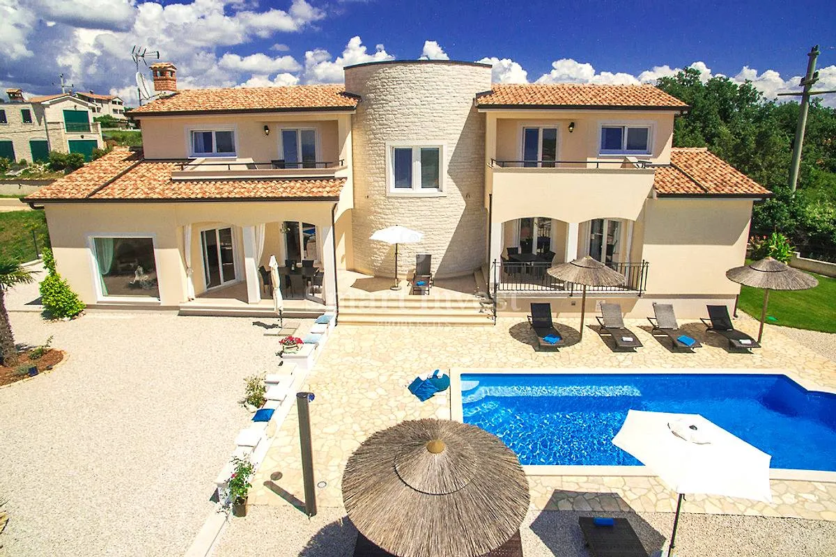 poreč, raskošna vila s bazenom i pogledom na more - slika 39