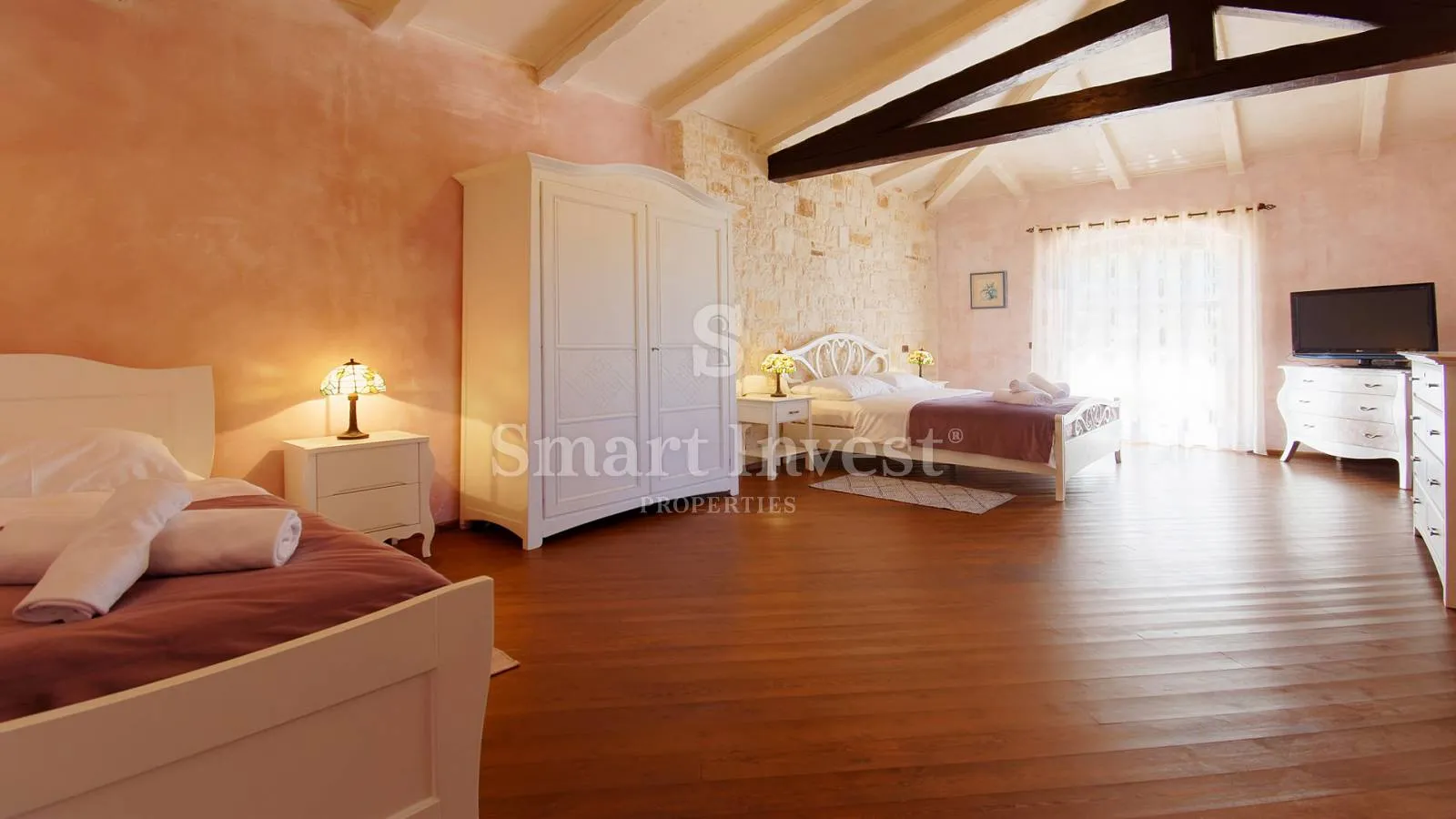 poreč, raskošna kamena vila s bazenom, konobom i saunom - slika 39