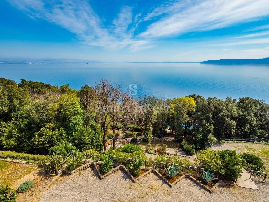mošćenička draga, vila uz more s 6 apartmana i velikom okućnicom - slika 36