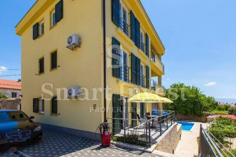 NOVI VINODOLSKI, apartmanska kuća od 400 m2