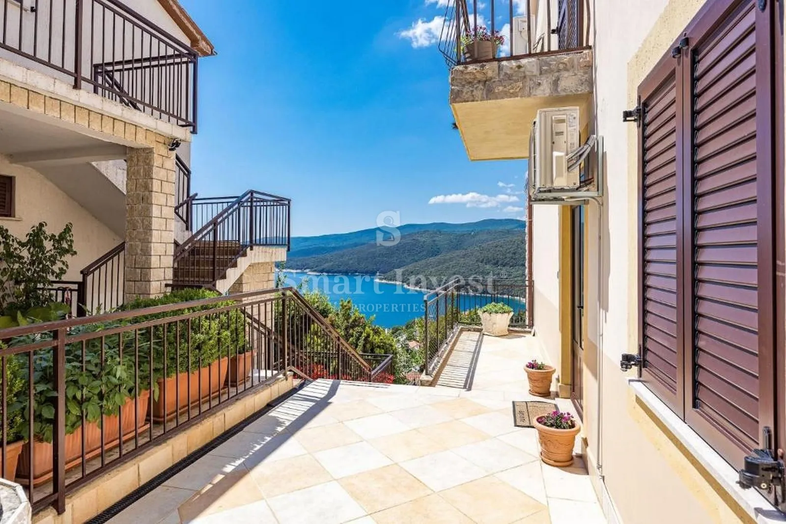 rabac, kuća s 4 stana i panoramskim pogledom na more, rijetkost! - slika 23