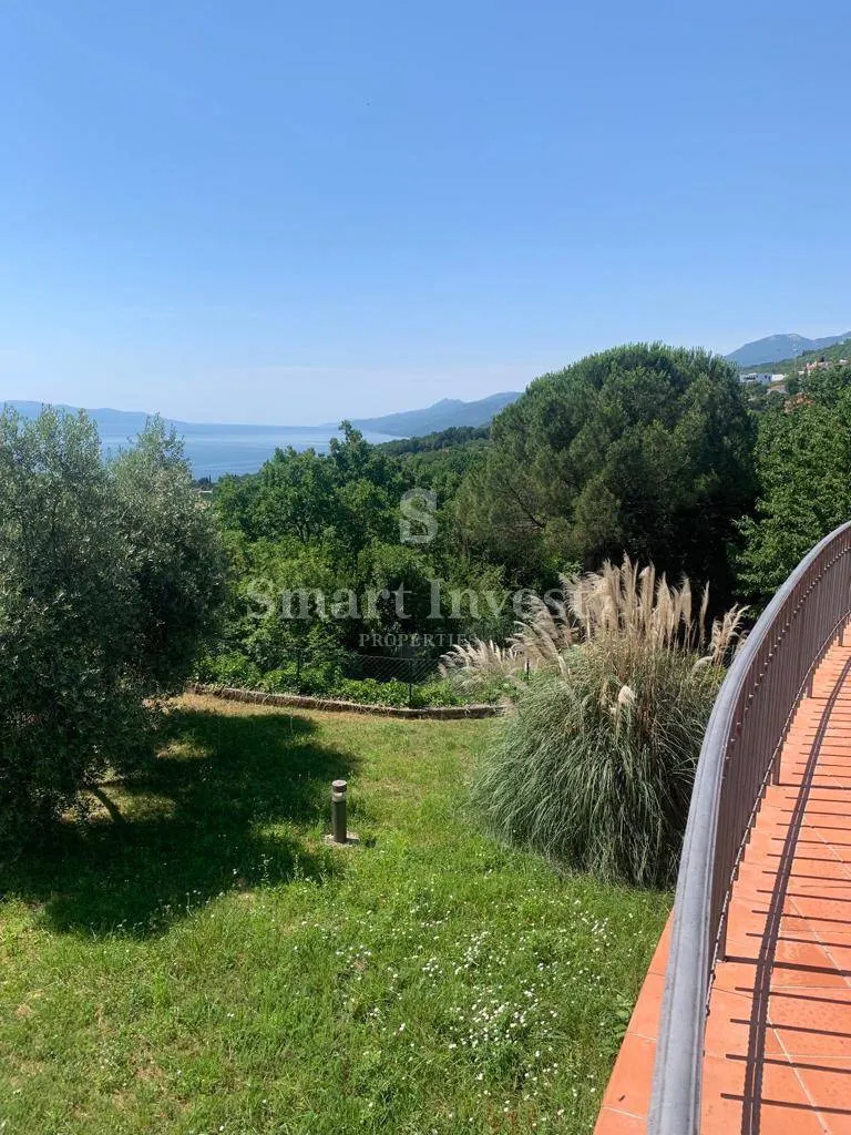 opatija, vila s bazenom i pogledom na more na velikoj okućnici - slika 26