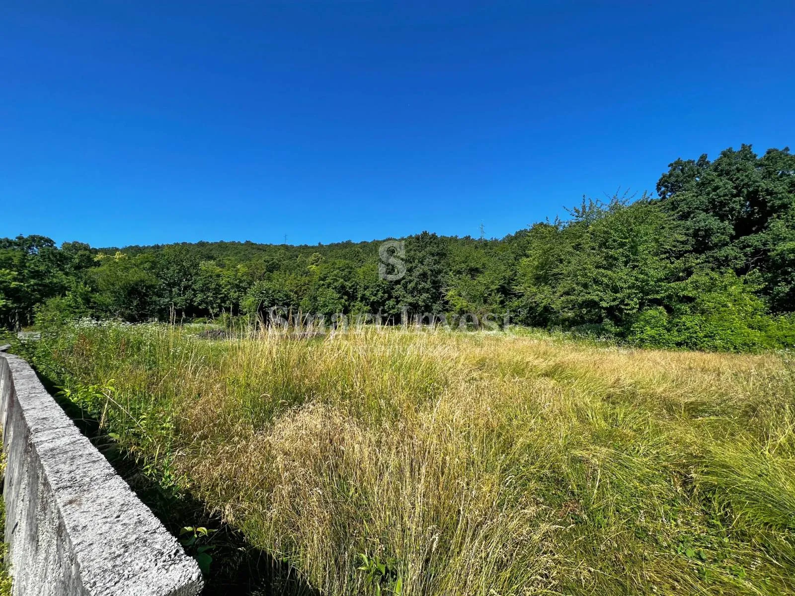 MATULJI, zemljište od 713 m2 s djelomičnim pogledom na more