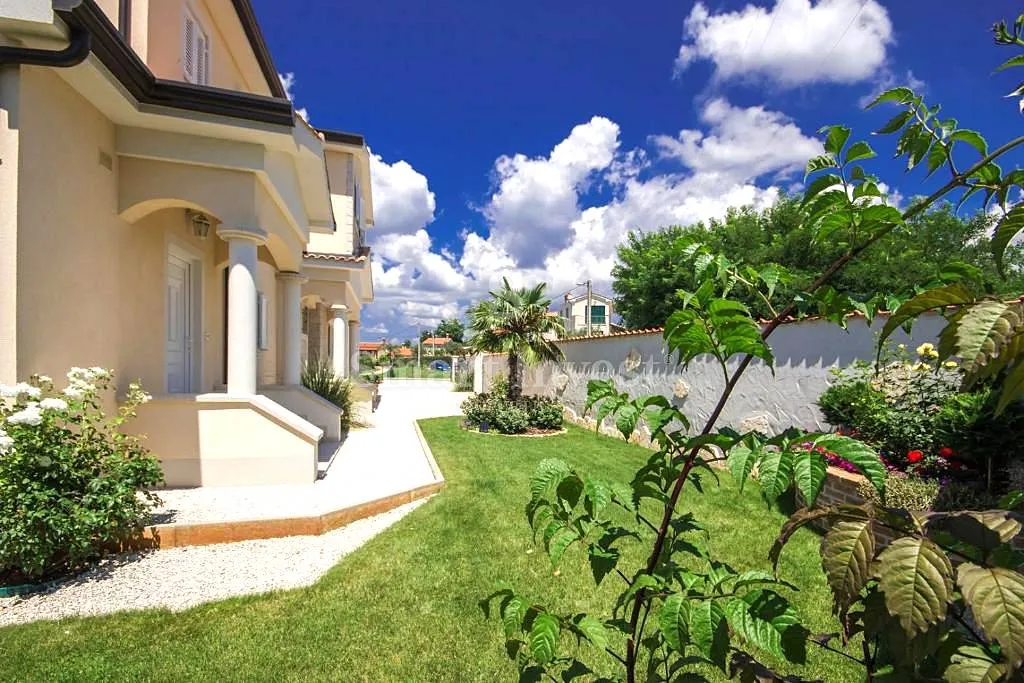 poreč, raskošna vila s bazenom i pogledom na more - slika 10