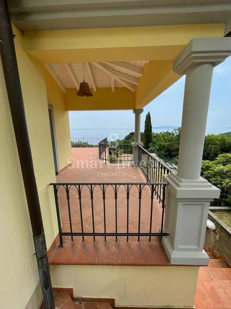 opatija, vila s bazenom i pogledom na more na velikoj okućnici - slika 15