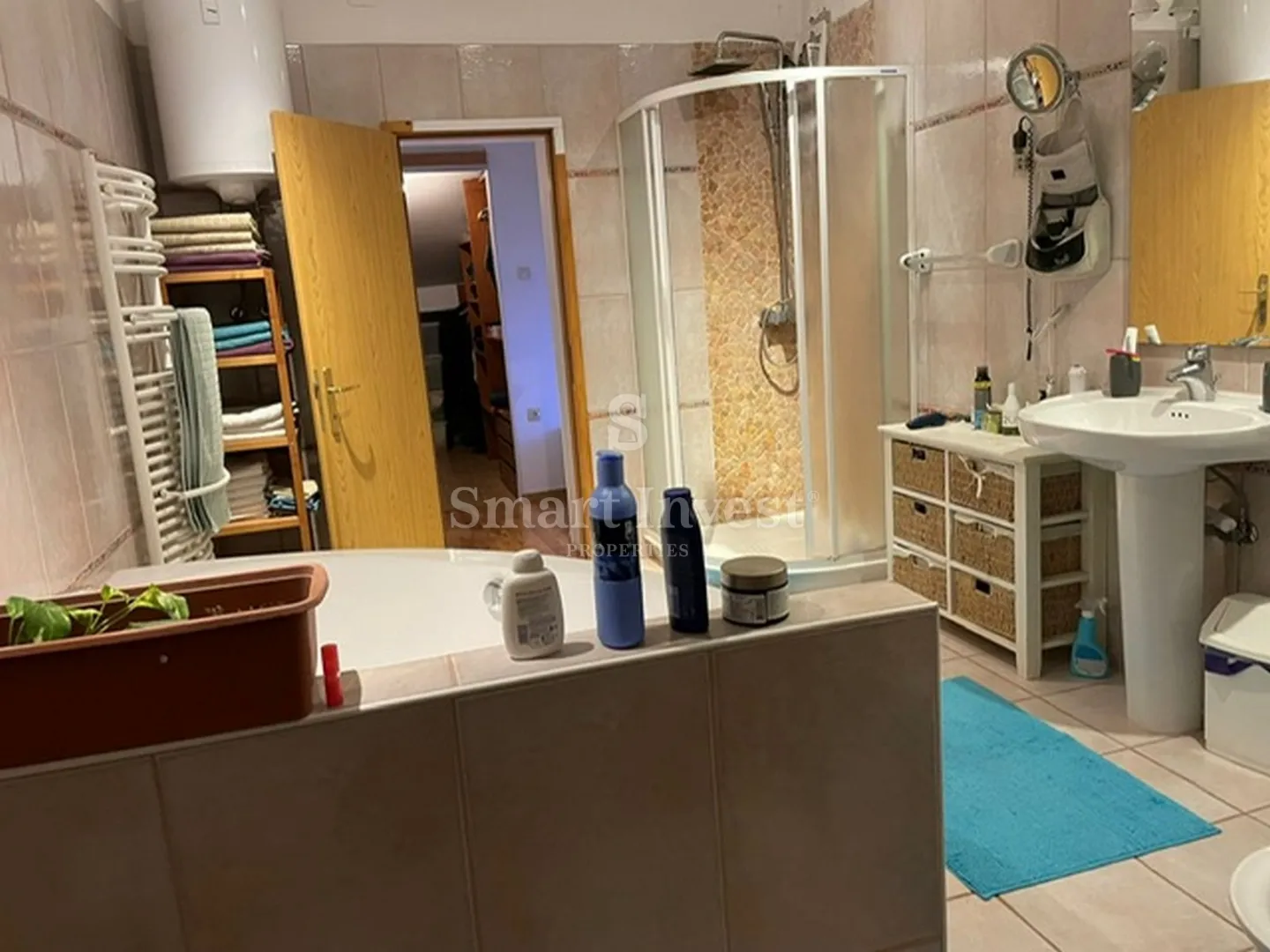 cres, kuća s apartmanima i restoranom - slika 13