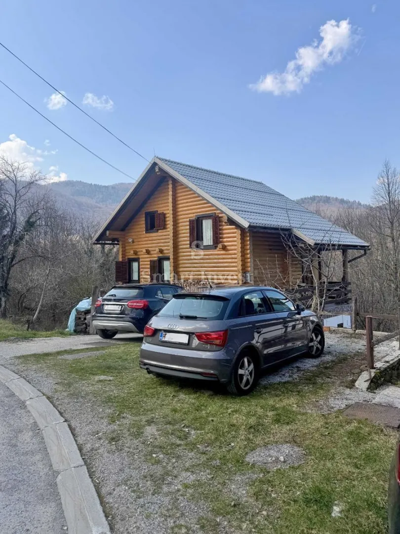 DELNICE, šarmantna drvena kuća okružena prirodom