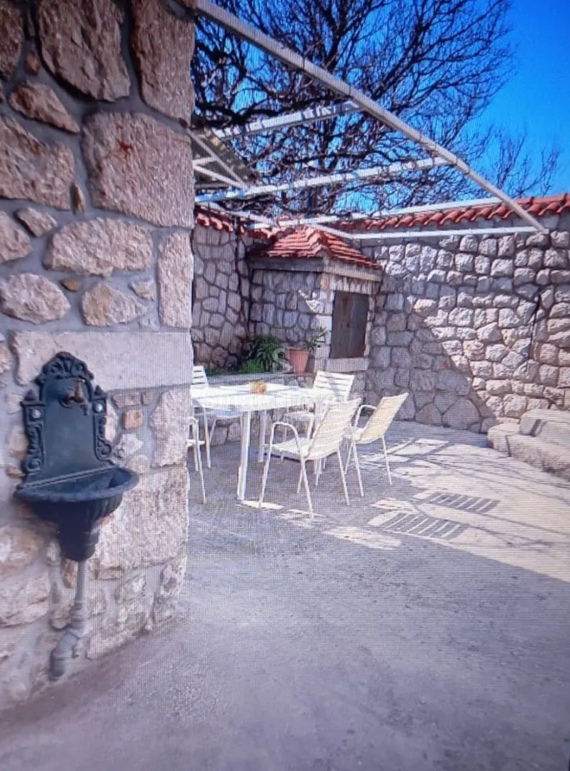 bribir, samostojeća kuća s dva stana - slika 28